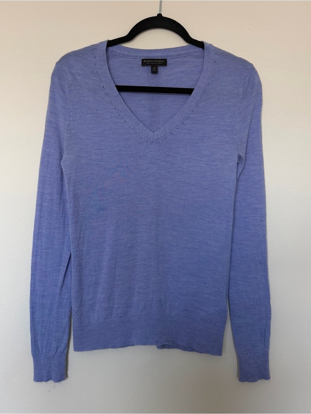 Banana Republic 100% Merino Wool Lavender V Neck Sweater XS